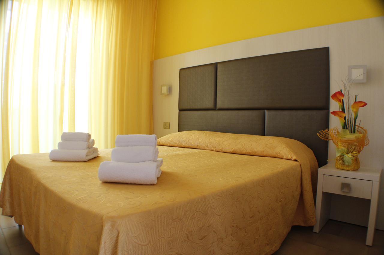 Hotel Adria ベラーリア・イジェア・マリーナ エクステリア 写真
