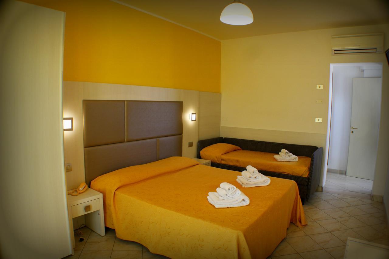 Hotel Adria ベラーリア・イジェア・マリーナ エクステリア 写真
